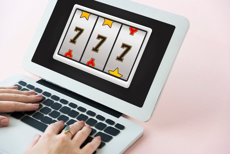 Simbol keamanan akun dan privasi data digital di toto18